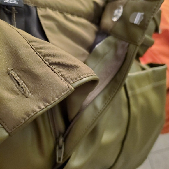 Who what wear army green faux leather pants 12 NWOT - Picture 5 of 6